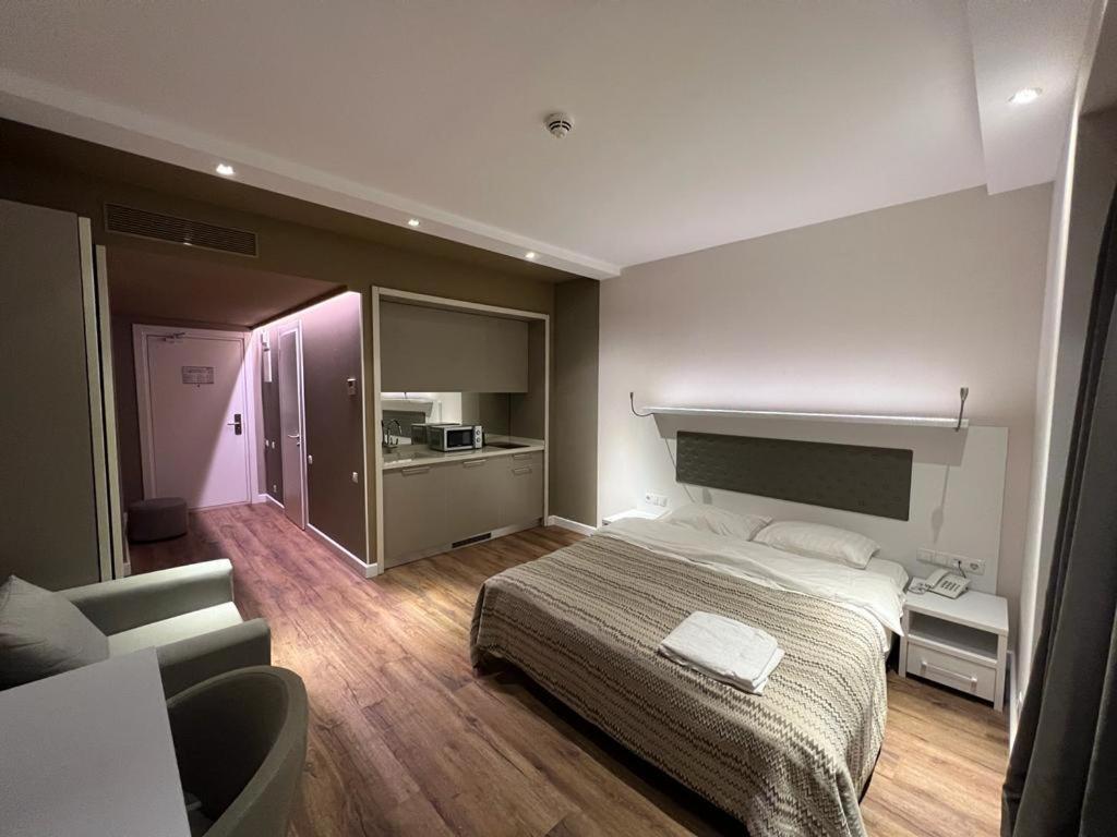 Palace Apartment *